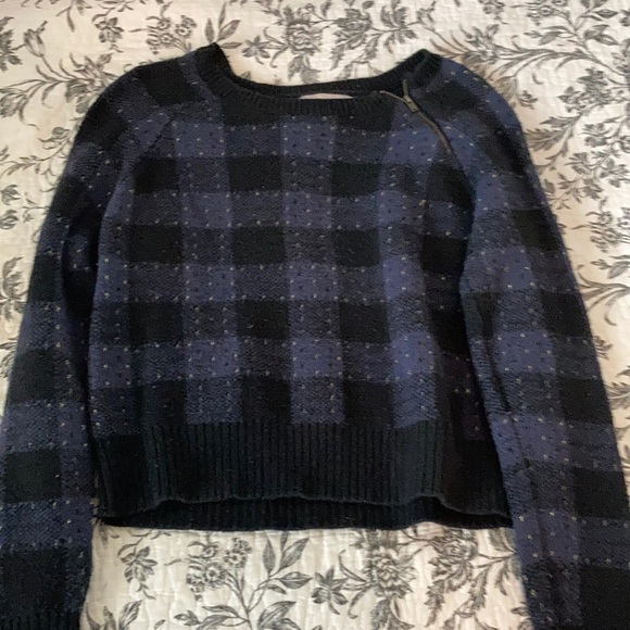 Sweater - Picture 1 of 1